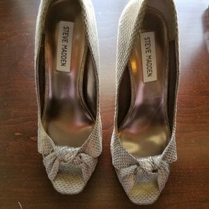 Steve Madden peep toe pumps